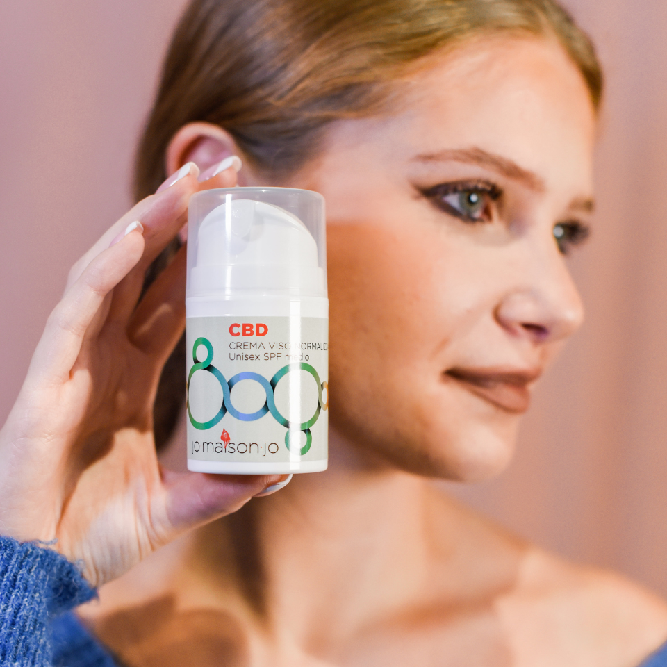 Crema Viso Normalizzante Unisex al CBD con SPF Medio