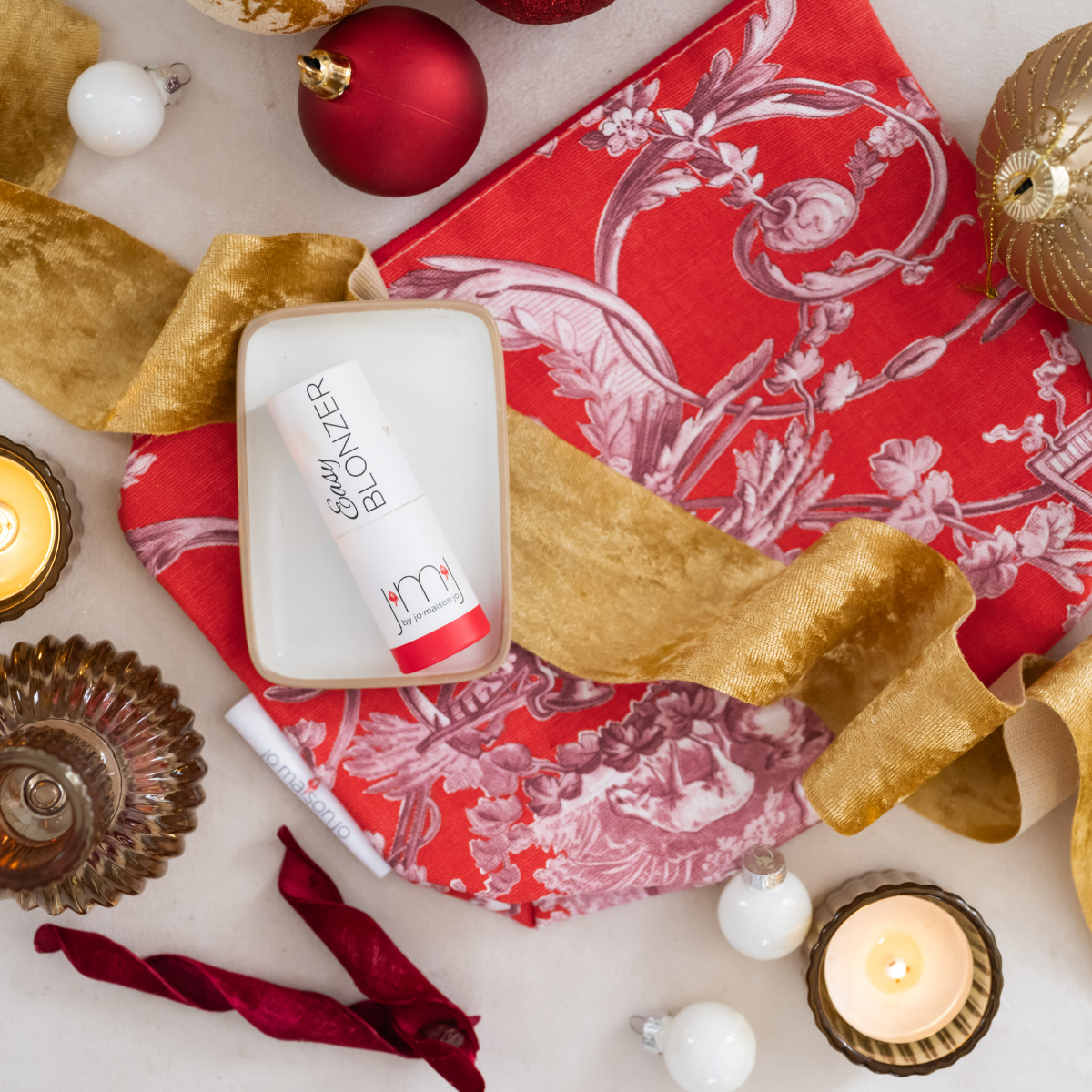 Pochette + 5 produits Make-Up au choix