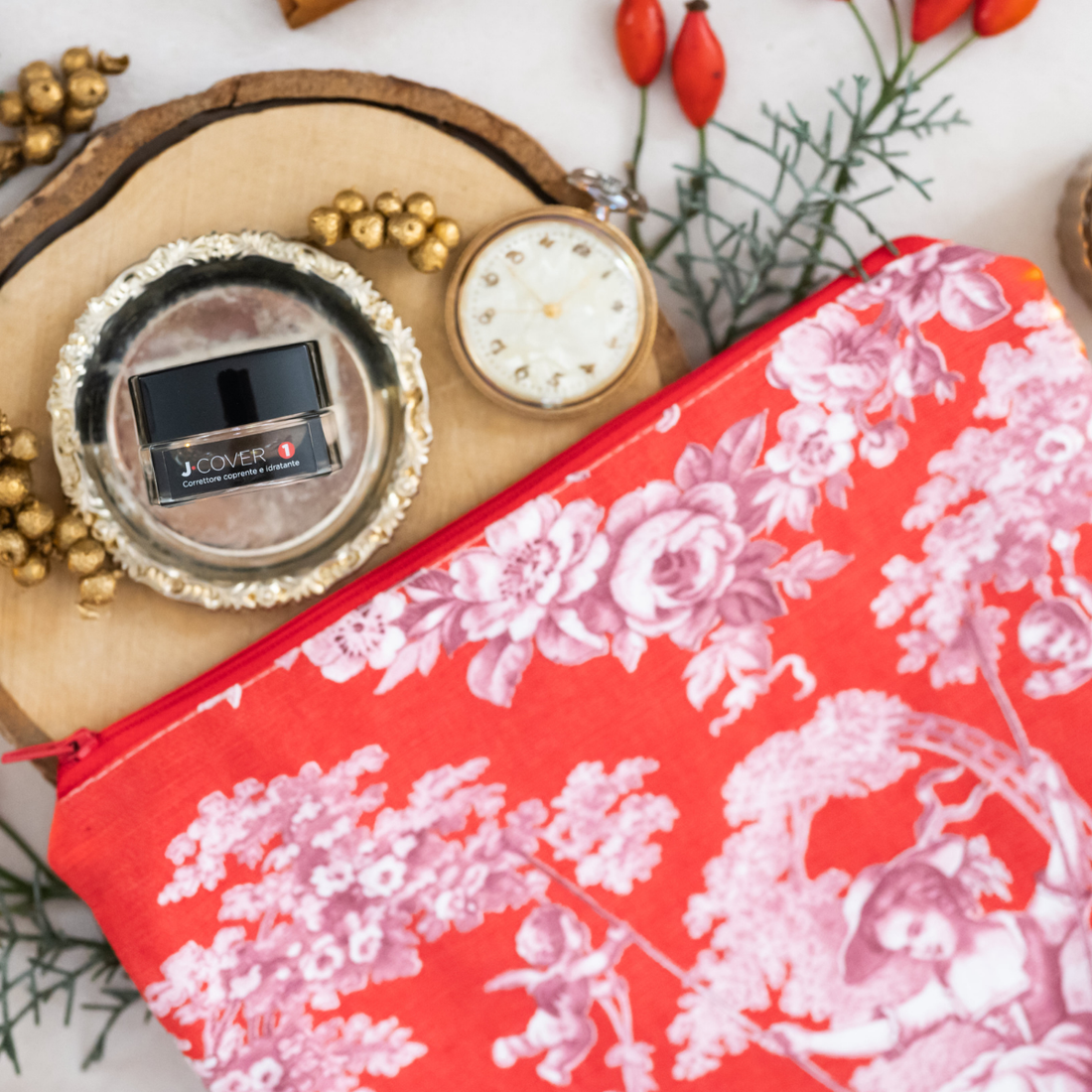 Pochette + 3 Produits de Maquillage de votre choix